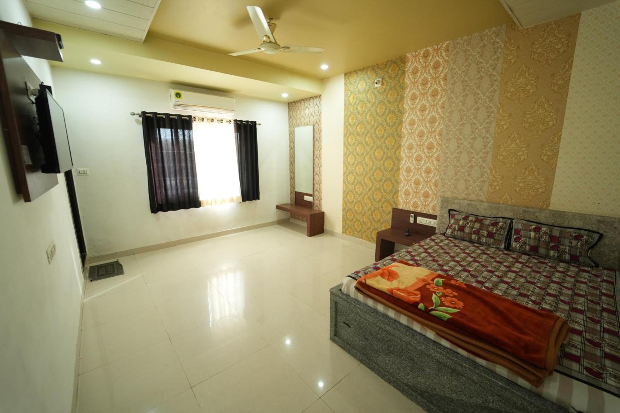 Hotel Pawar Palace And Restaurant Kelwa  Exterior foto